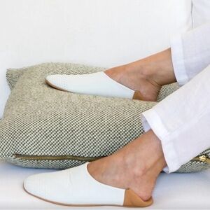 Jill Burrows White and Camel Women's House Slippers.